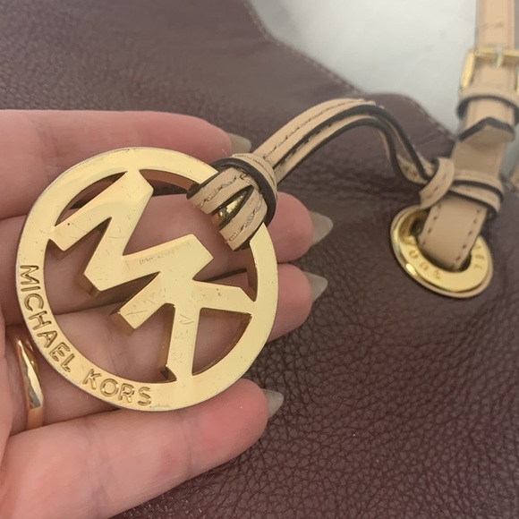 Michael Michale Kors jet set tote in Brown/buff with gold hardware. - Picture 6 of 11